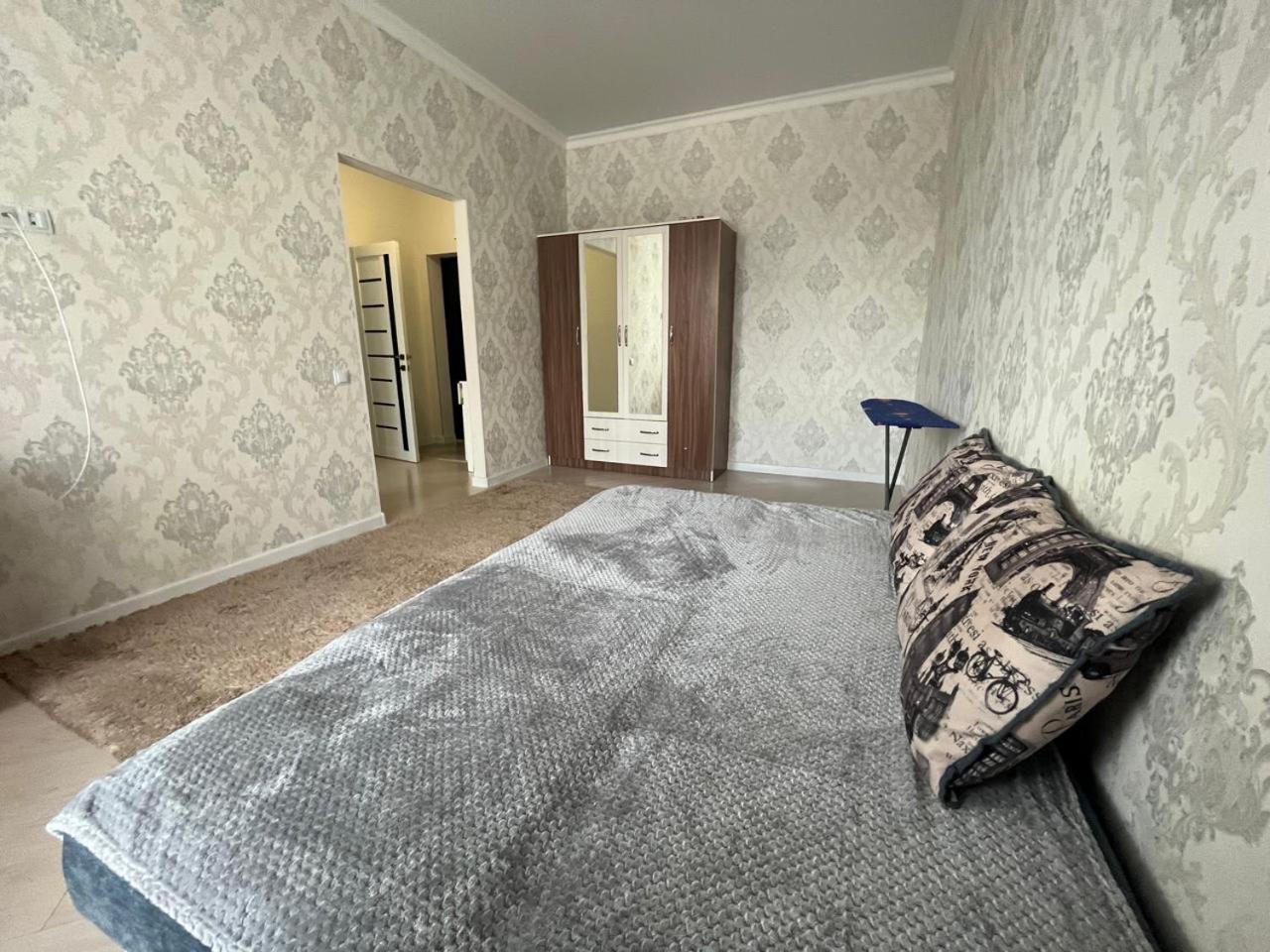 в центре левого берега Apartment *