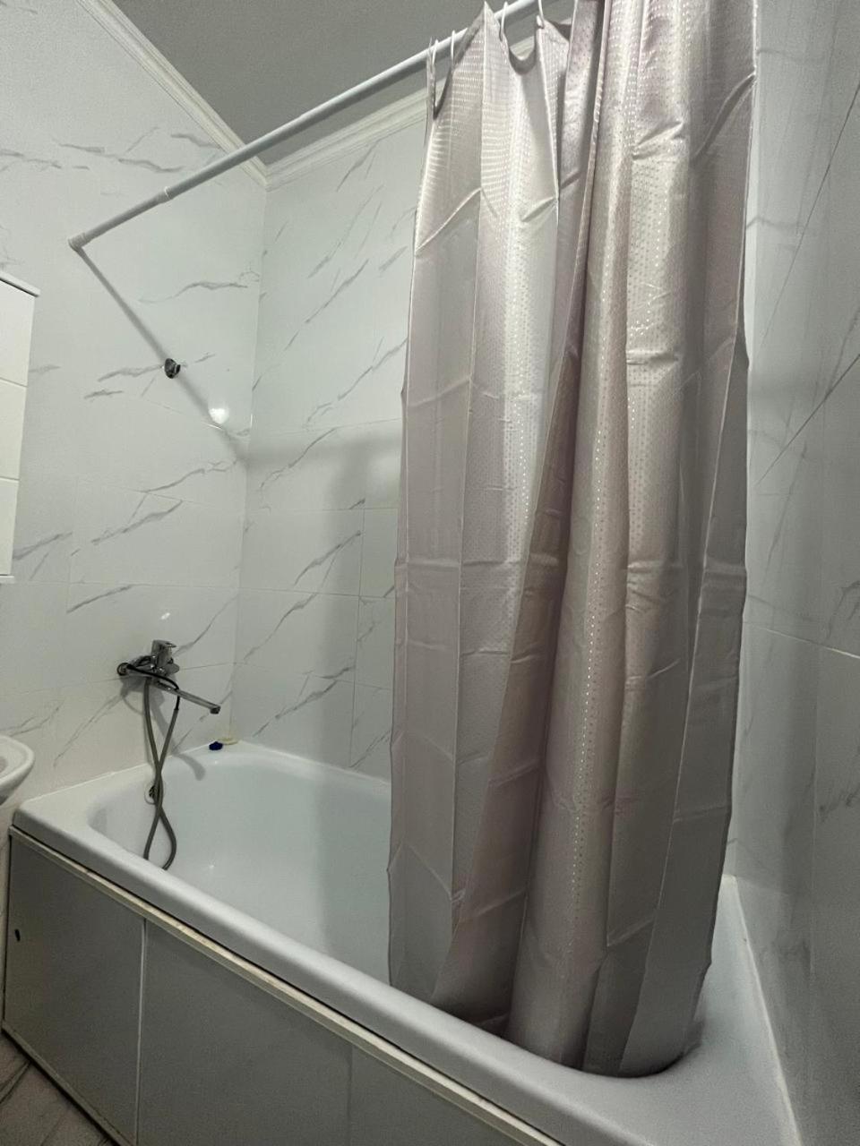 в центре левого берега Apartment *